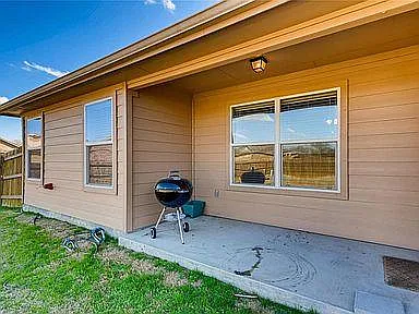 415 Camellia Dr — Photo 3