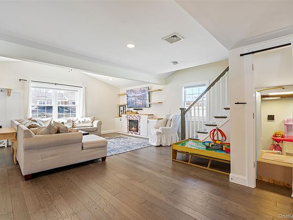 5th image of 107 Newman Street