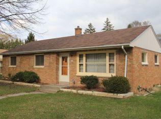 8900 N Navajo Rd, Bayside, WI 53217