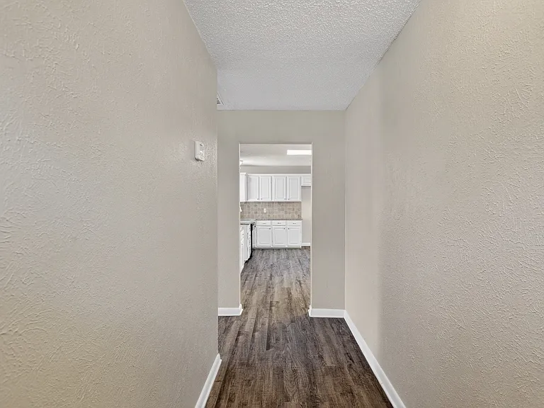 701 Harrison Ln — Photo 10