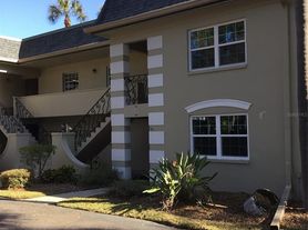 44 Country Club Dr, Largo, FL