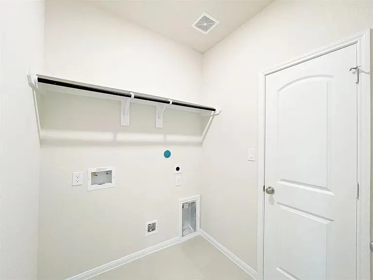 4403 Silvergrass Ln — Photo 17