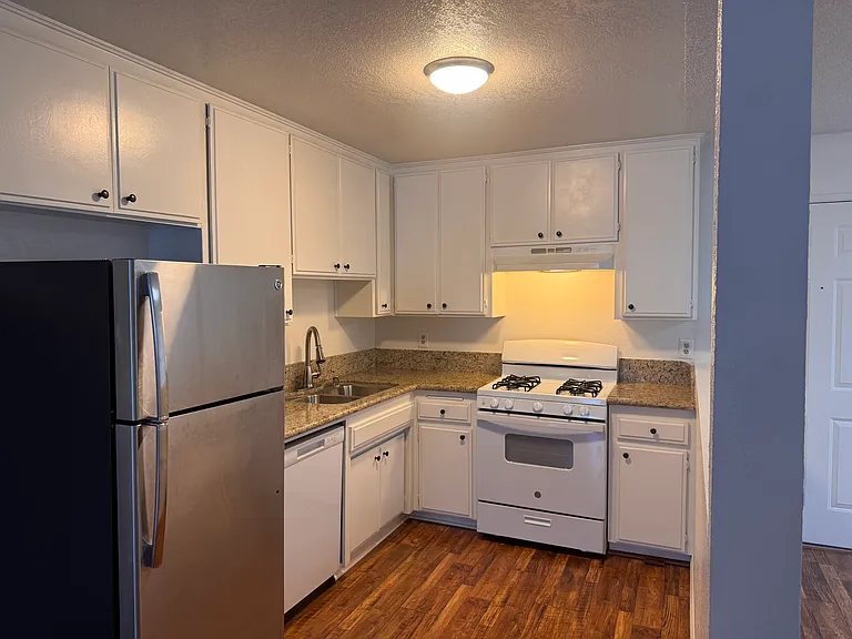 4170 Tujunga Ave — Photo 3