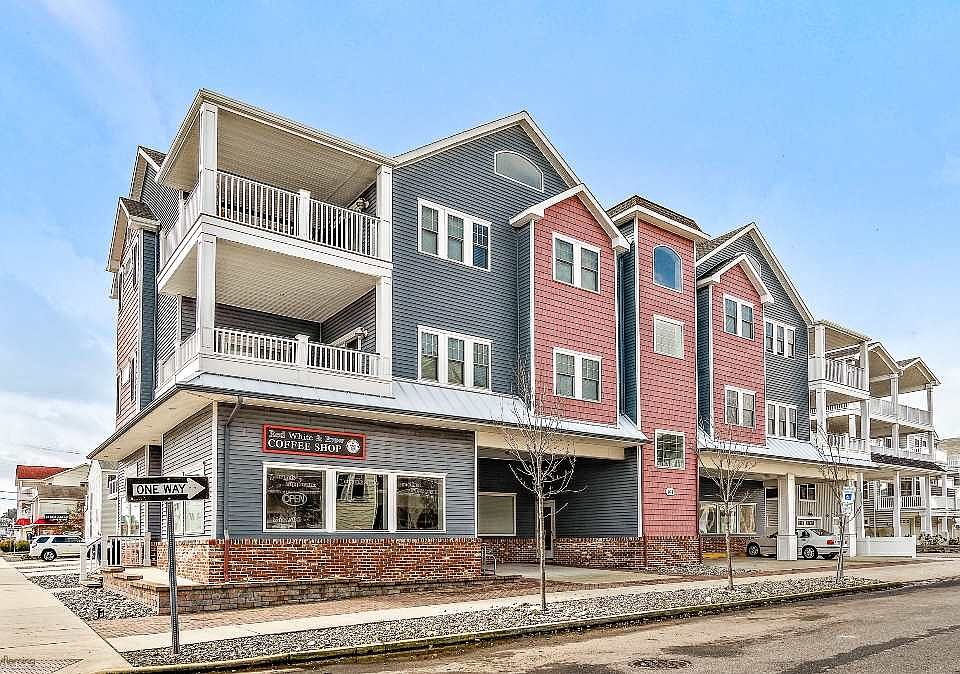 1st image of 104 36th St Unit 201