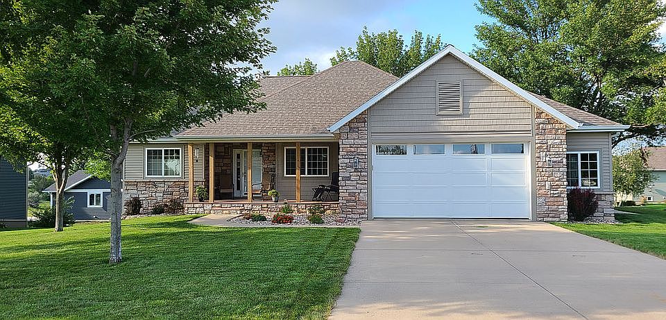 1st image of 96 Woodlyn Dr