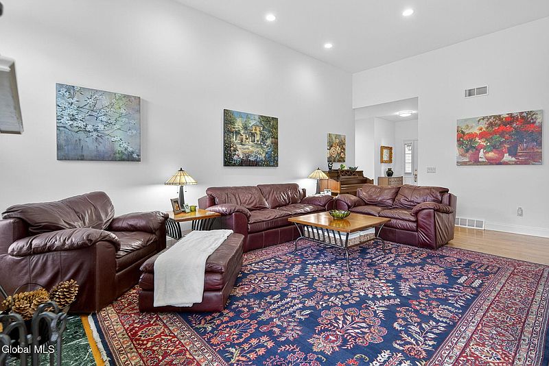 3rd image of 7 Conway Circle