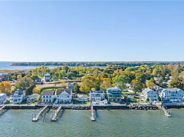 111 Charlotte Dr, Warwick, RI 02818