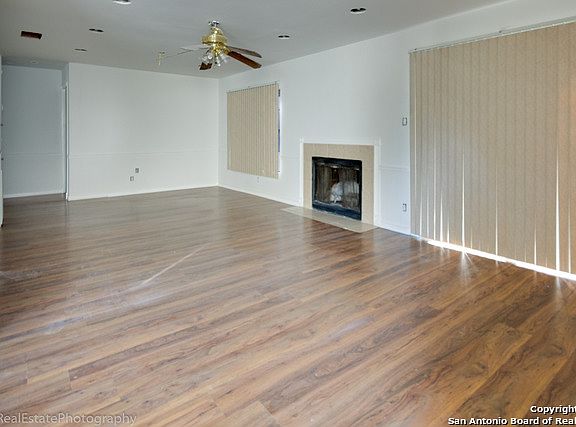3rd image of 4985 Champlain Dr