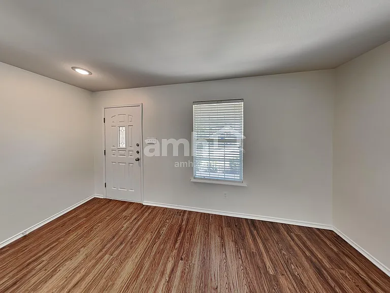 7919 Oak Pointe — Photo 7