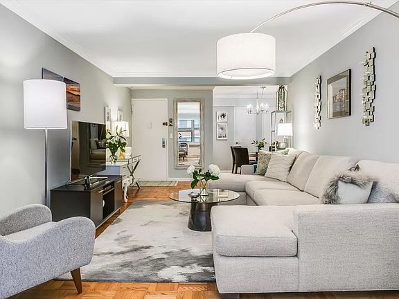 3rd image of 333 E 75th St APT 8B