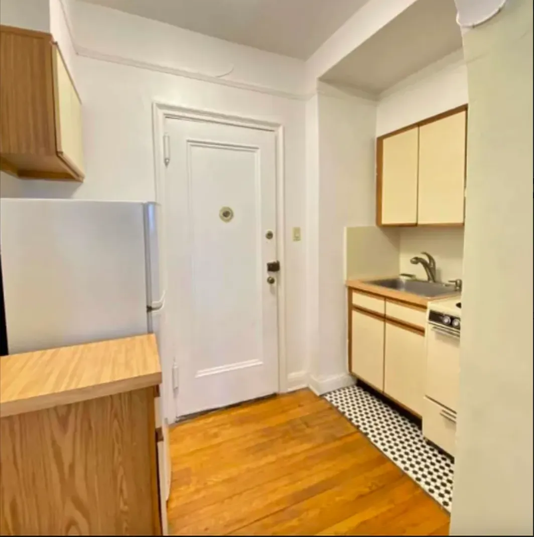 130 Bayridge Parkway — Photo 2