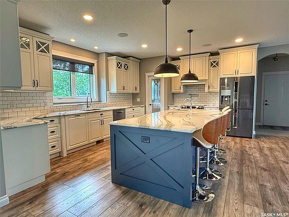 3rd image of 214 Hillside DRIVE