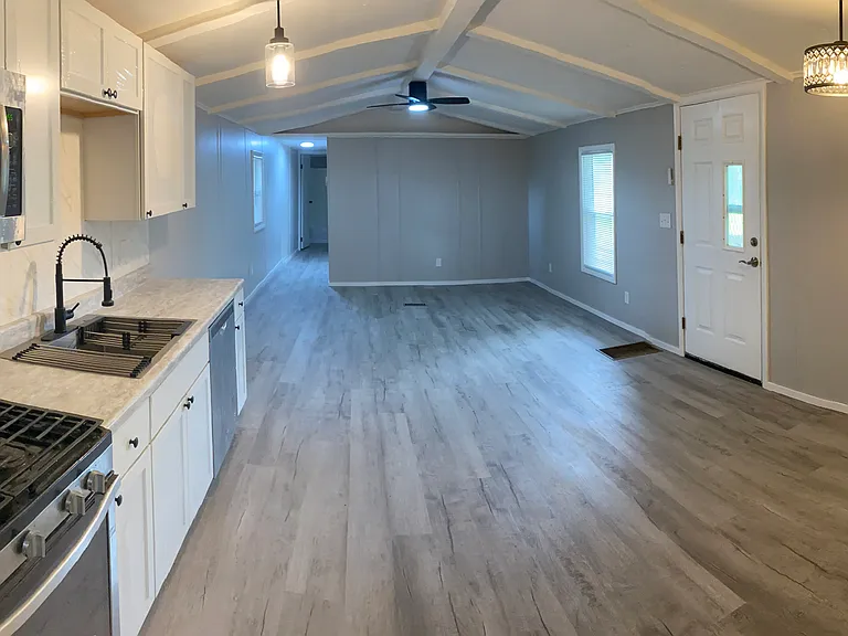 4223 Highway 5 N — Photo 2