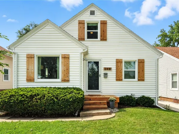248 12th St NW, Cedar Rapids, IA 52405
