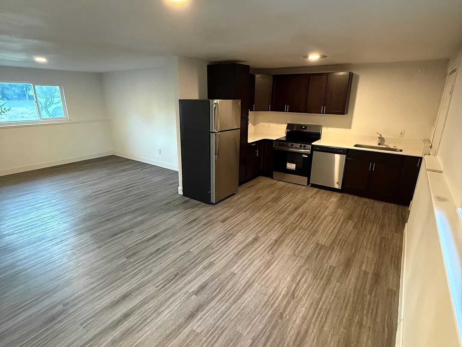 2 bed, 966 sqft, $1,600 — Photo 3