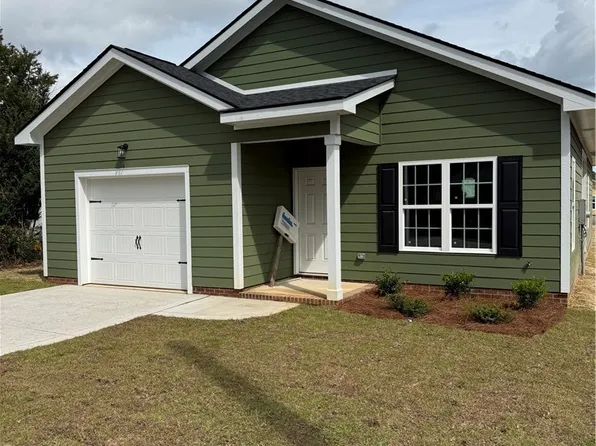 308 Lee St, Spring Lake, NC 28390