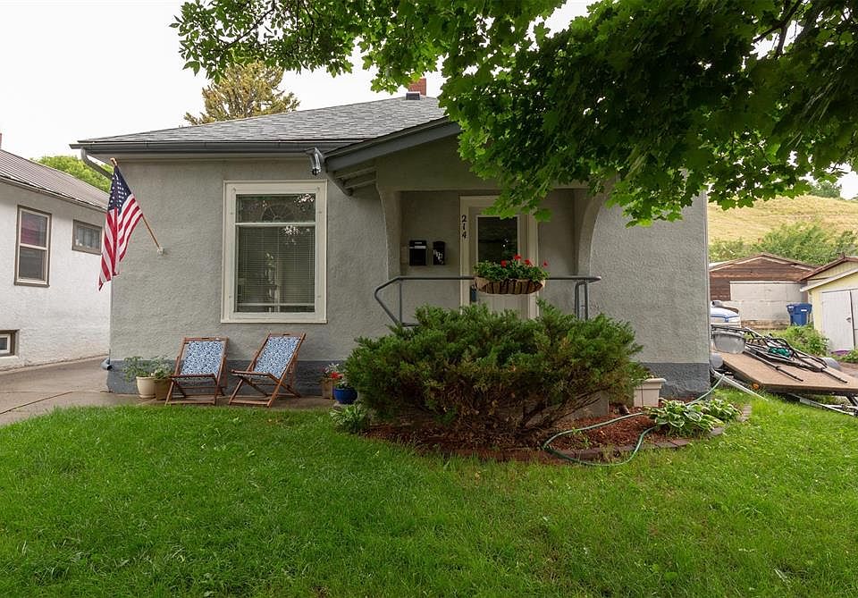 1st image of 214 W Chinook St