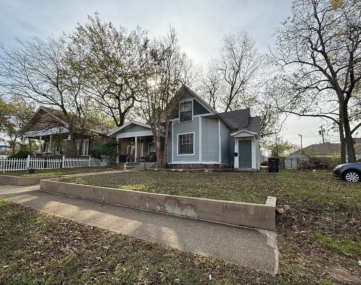 1 bed, 1.0 bath, 743 sqft, $999 — Photo 2