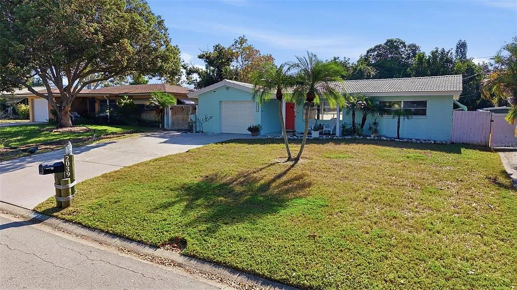 3 bed, 2.0 bath, 1394 sqft, $2,800 — Photo 1