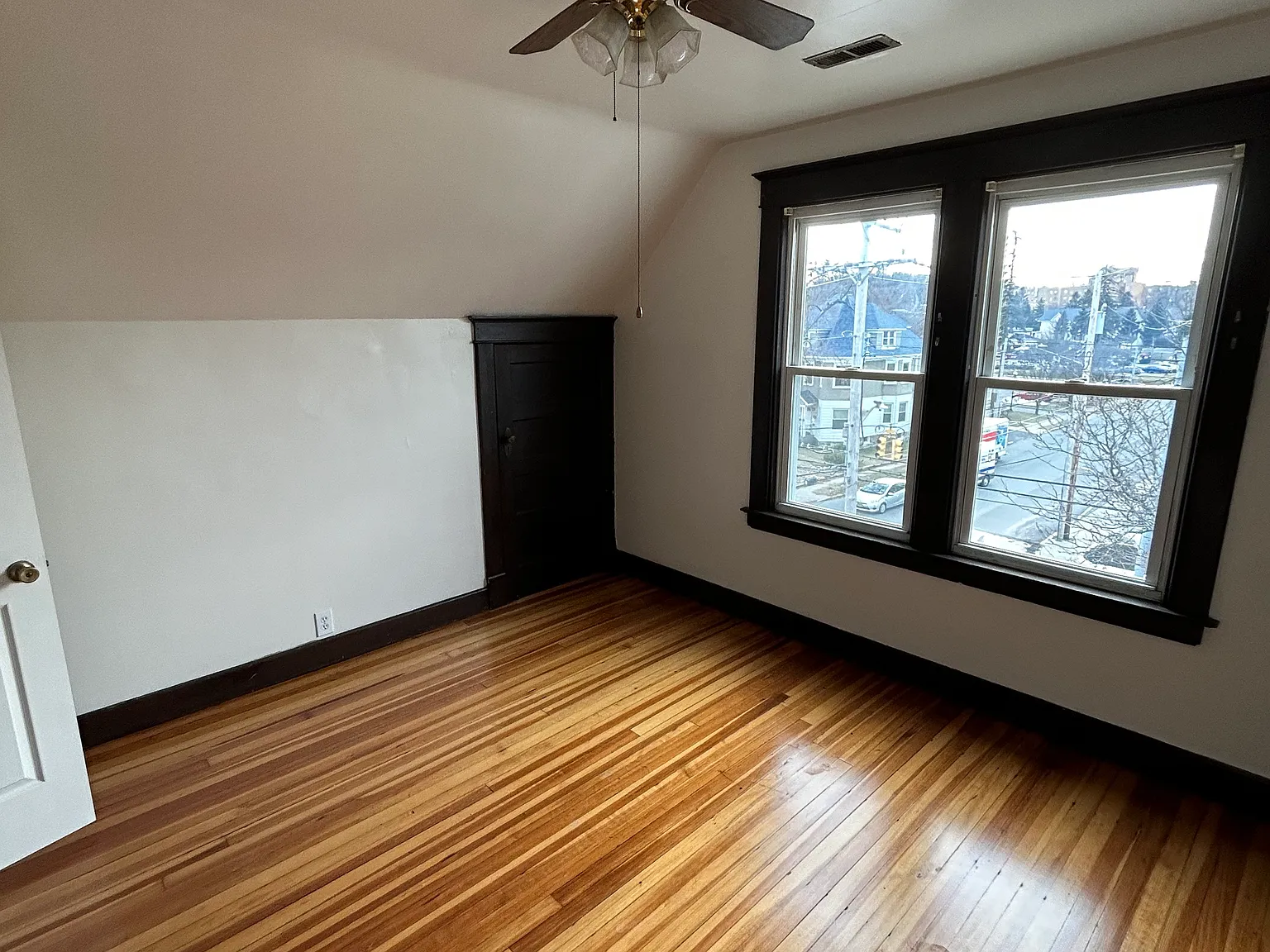 2 bed, 750 sqft, $1,350 — Photo 2
