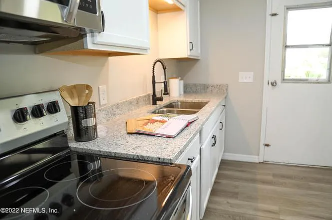 114 Roberts Blvd — Photo 4