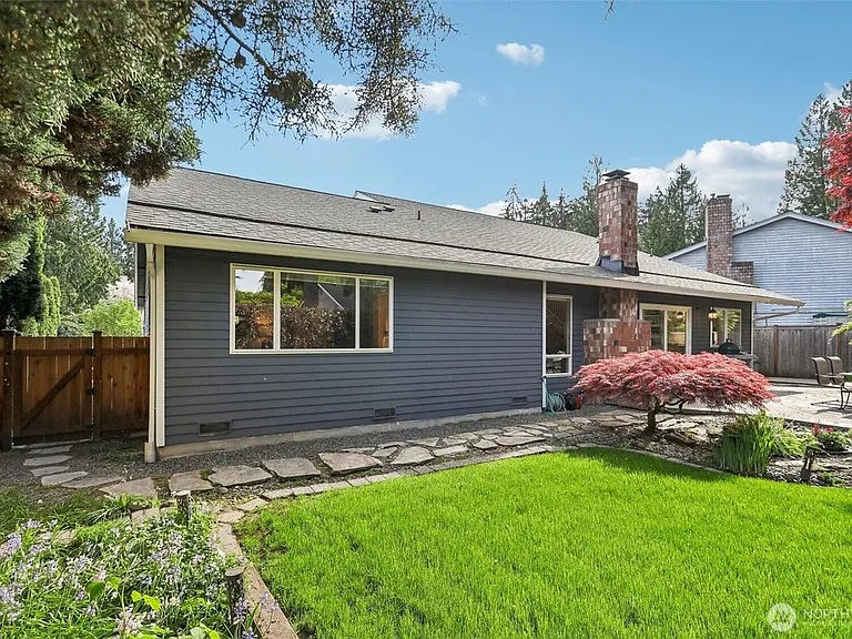 18906 SE 44th Pl — Photo 16