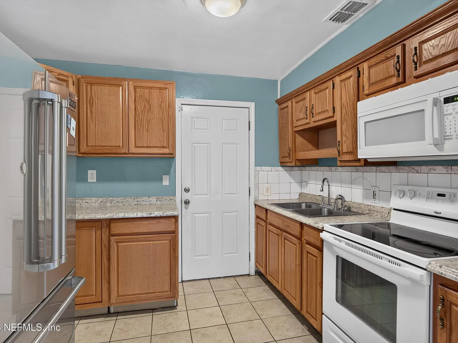 3 bed, 2.0 bath, 783 sqft, $1,650 — Photo 3