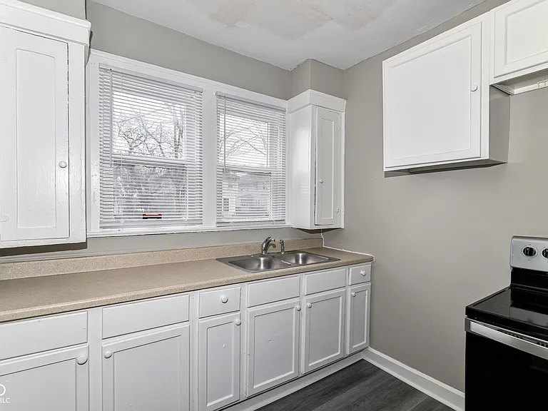 3043 Broadway St — Photo 21