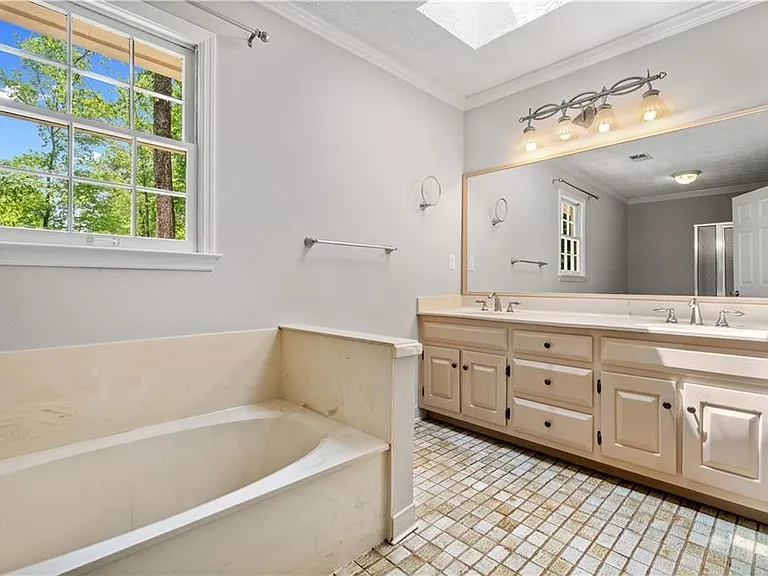 4752 Forest Glen Ct NE — Photo 22