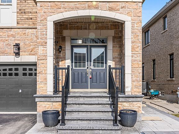 3rd image of 9 Fringetree Rd