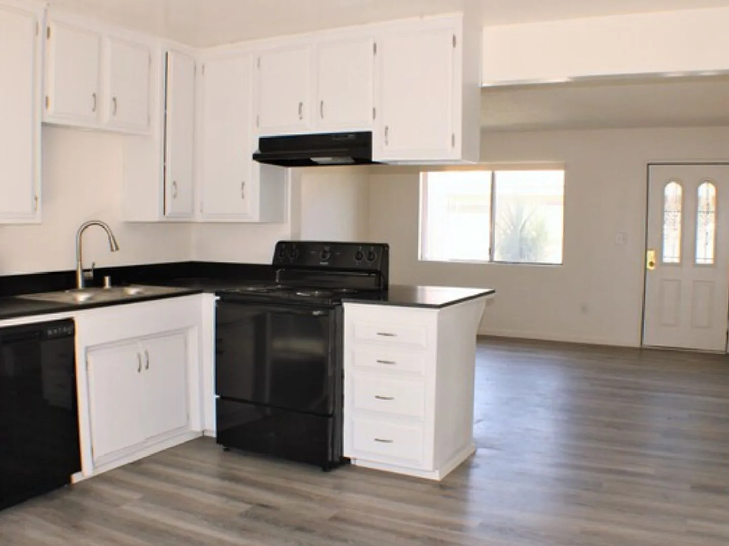 529 Knotts — Photo 3