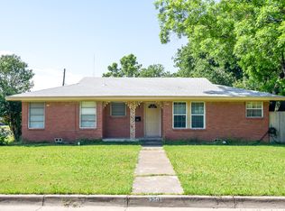 3301 Half Moon Dr, Fort Worth, TX 76111