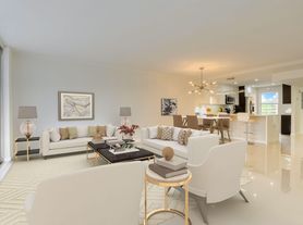 535 Oaks Dr, Pompano Beach, FL