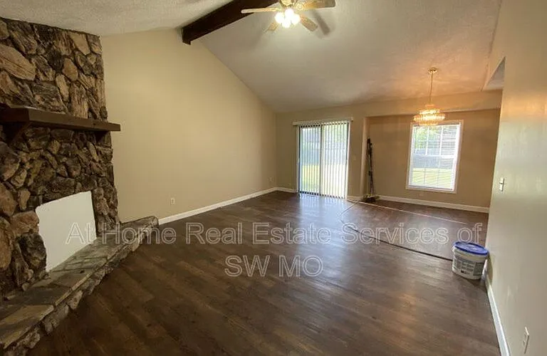 1207 W Sunset St #B — Photo 2