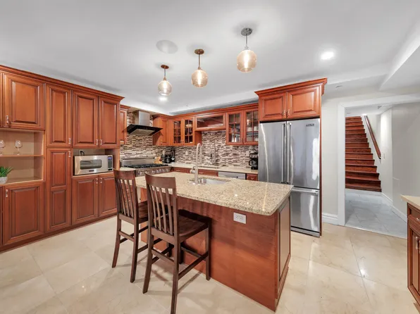 32 East 74th Street image 14 of 16