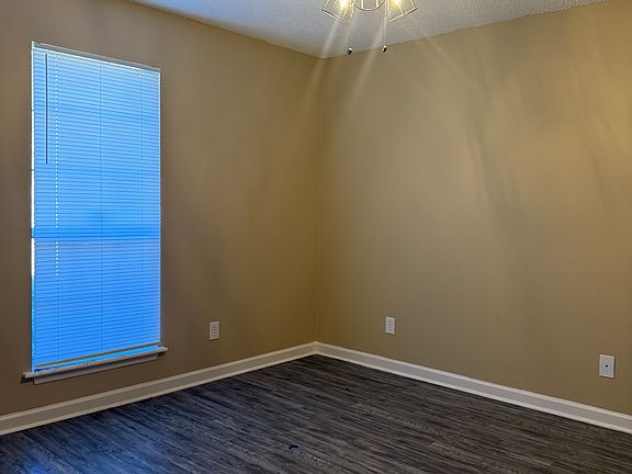 3rd image of 2222 Bedford Ct #B