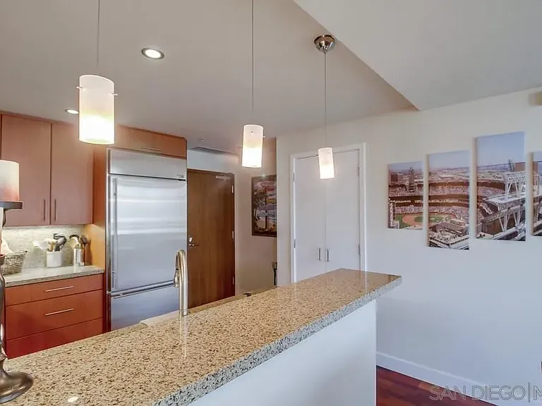 325 7th Ave #610 — Photo 16