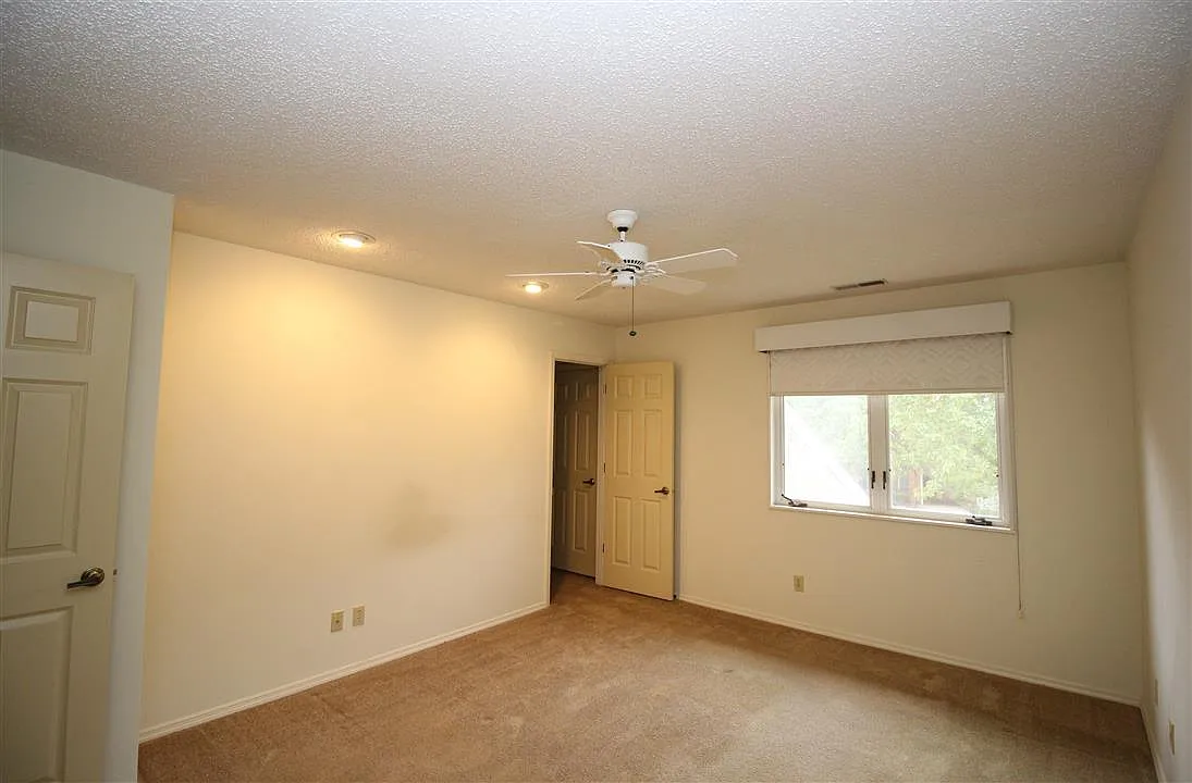 1306 Brighton Dr photo 1