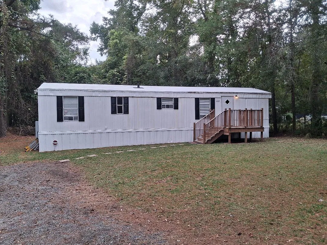 2 bed, 700 sqft, $1,300 — Photo 3