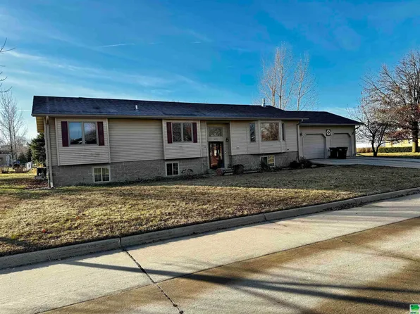 403 Poplar Dr, Cherokee, IA 51012