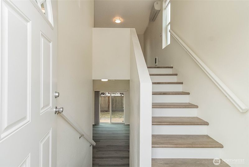 5th image of 1002 E 71st Street Ct