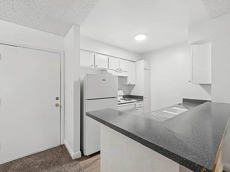Pennwood Place — Photo 6