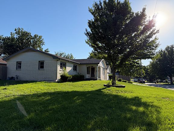 4th image of 8413 E Bayley St