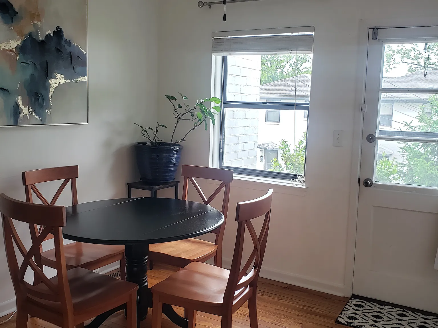 2 bed, 900 sqft, $1,600 — Photo 3