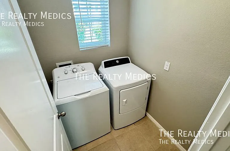 10906 Carlton Fields Dr — Photo 20
