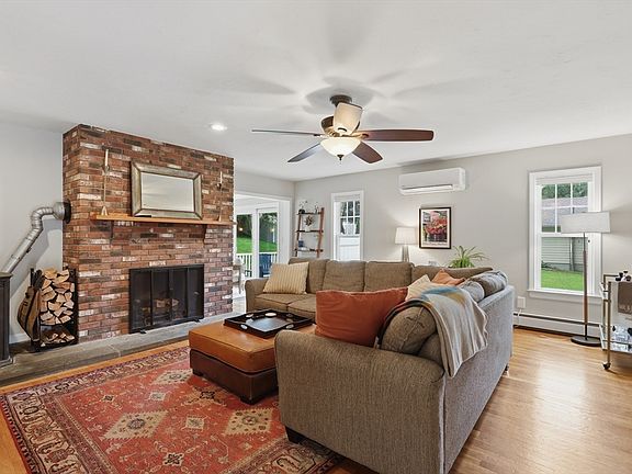 5th image of 28 Modoc St