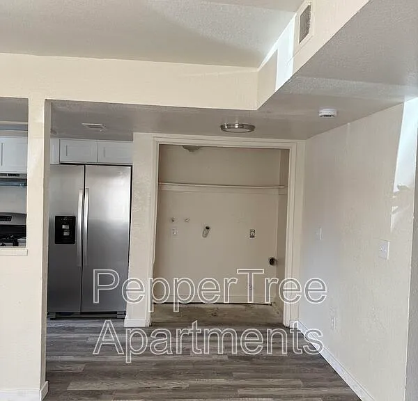 720 E Elm Ave #D — Photo 8