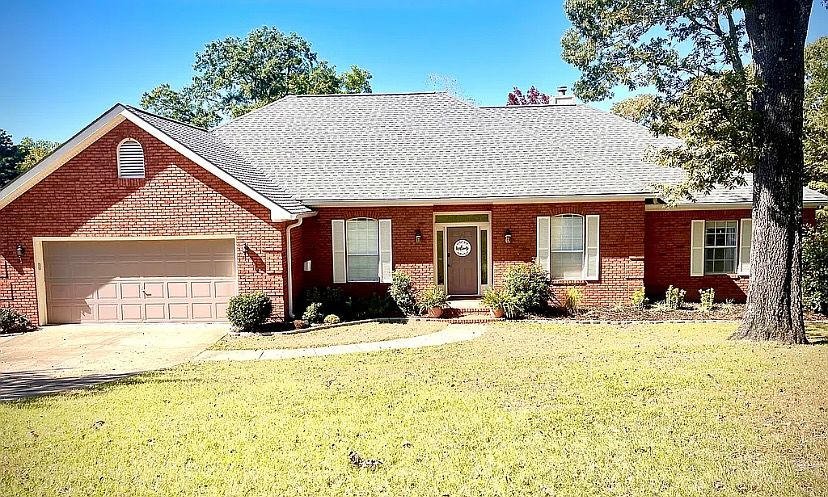 1st image of 107 Lake Ridge Dr
