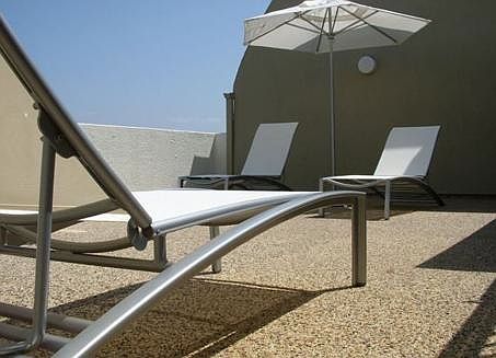 Relaxing Roofdeck, Jacuzzi and BBQ Grills