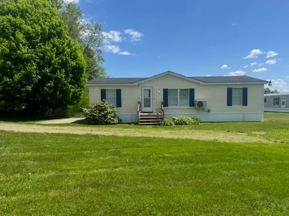 6 Mud Pond Road, Palmyra, ME 04965
